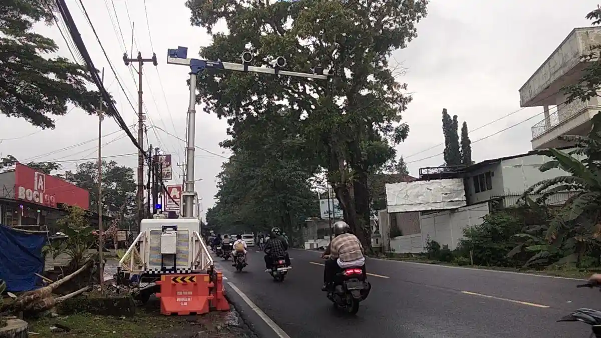 Jalur Puncak Bogor Kini Dipasangi ETLE Portable, Bisa untuk Menindak dan Menghitung Kendaraan