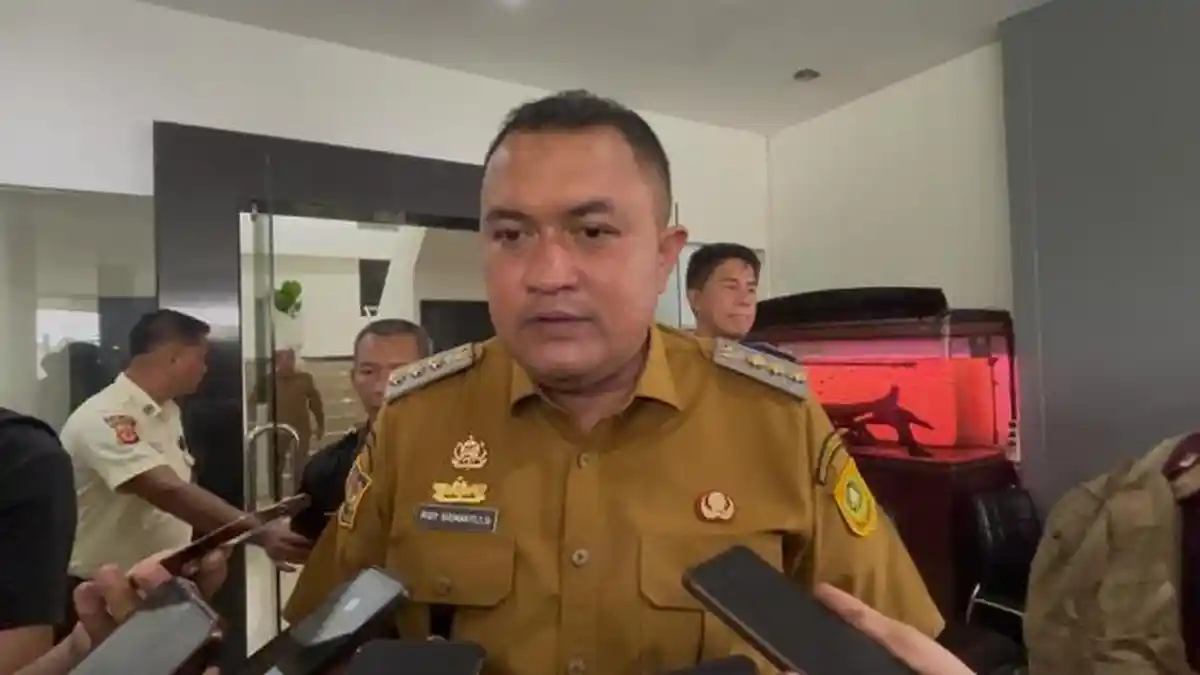 Banyak Sekolah Rusak, Bupati Bogor Minta Disdik Kaji Pemanfaatan 20 Persen Dana BOS untuk Perbaikan