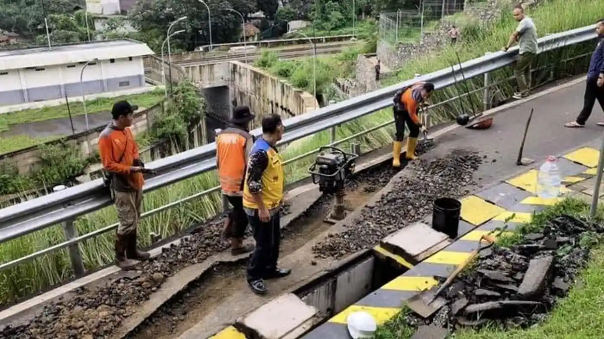 Jalan Mbah Dalem Batutulis Bogor Retak Lagi, Akses Pemotor Ditutup Total