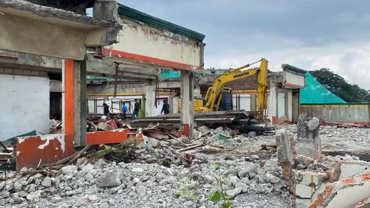 Bangunan Utama Pasar Bogor Mulai Dibongkar, 2 Alat Berat Hancurkan Tembok-Tembok