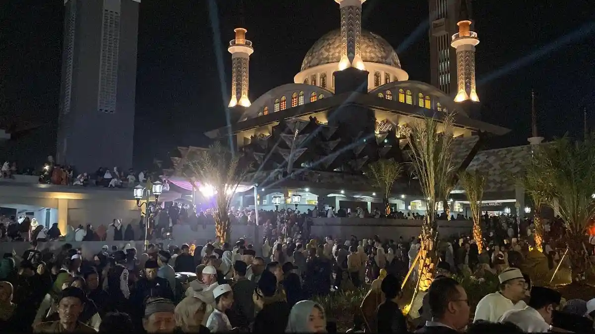 Tablig Akbar di Masjid Nurul Wathon Kabupaten Bogor, Warga Antusias Dengar Ceramah Ustad Abdul Somad