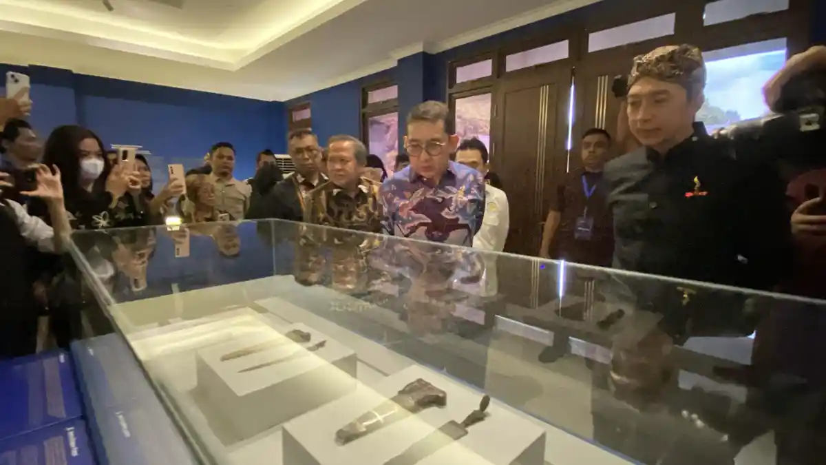 Fadli Zon Buka Pameran Riksa Wisesa di Museum Pajajaran Bogor, Banyak Koleksi Kujang Hingga Golok