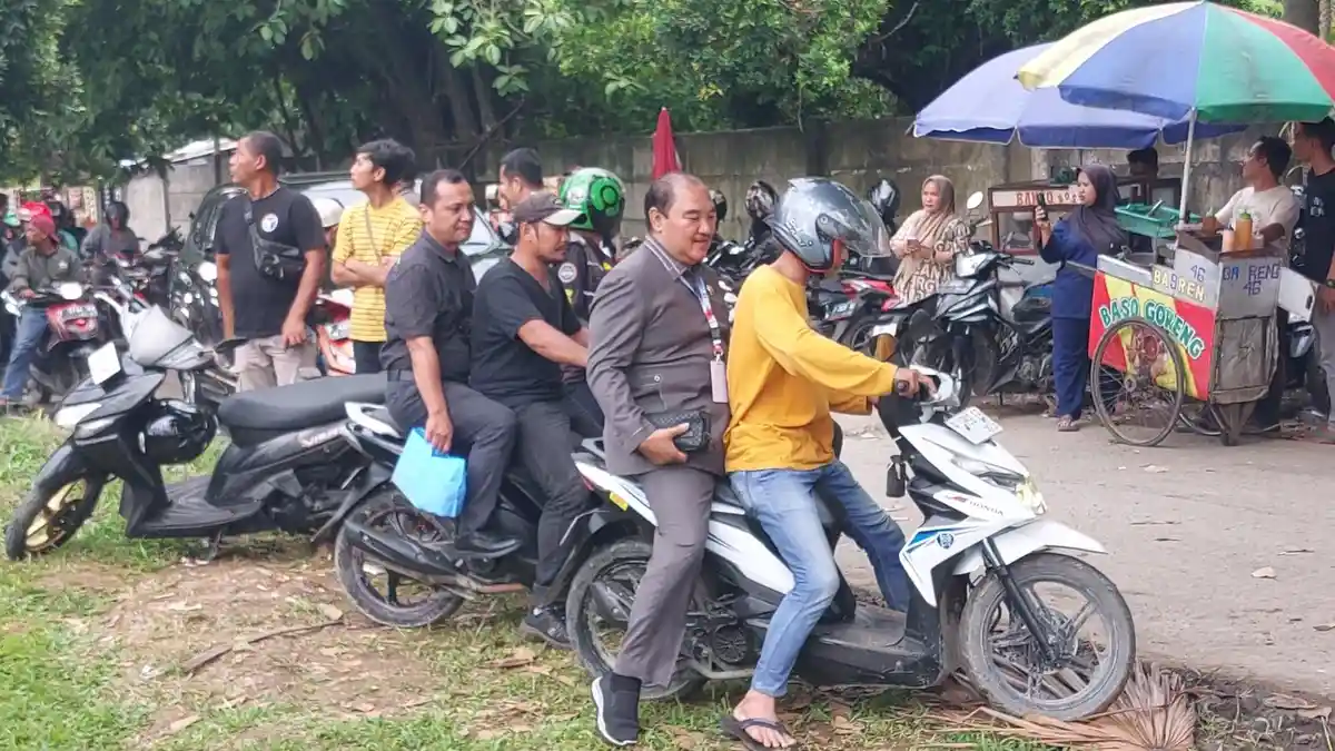 Parkir Mobil Kejauhan, Tukang Ojek Kebanjiran Penumpang Pejabat dari Rakornas di SICC Sentul Bogor