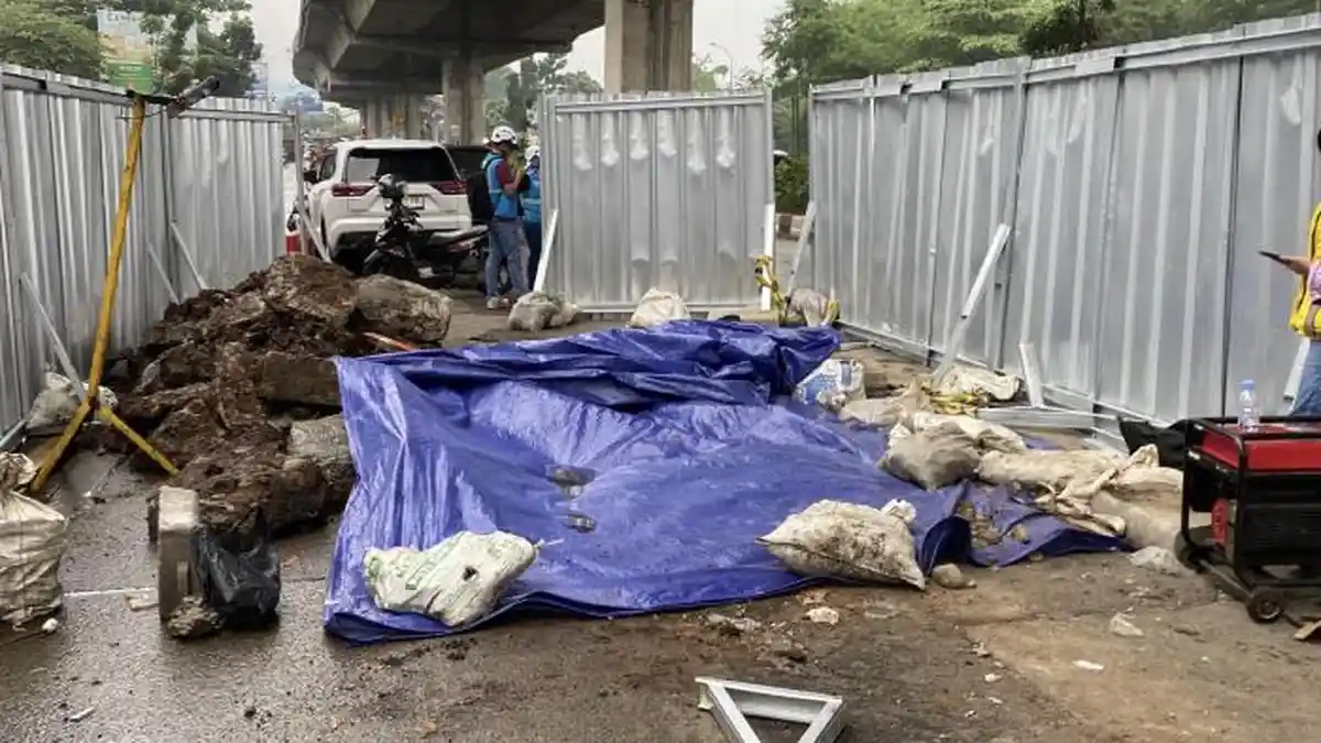 Kondisi Terkini Lubang di Jalan Sholeh Iskandar Bogor, Aliran Air Terus Mengucur Deras